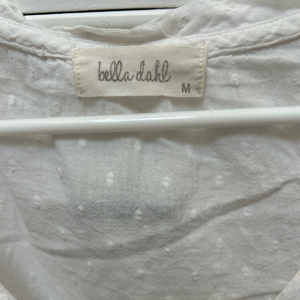 Bella Dahl White Short-Sleeve V-Neck Dot-Texture linen shirt - Picture 2 of 5